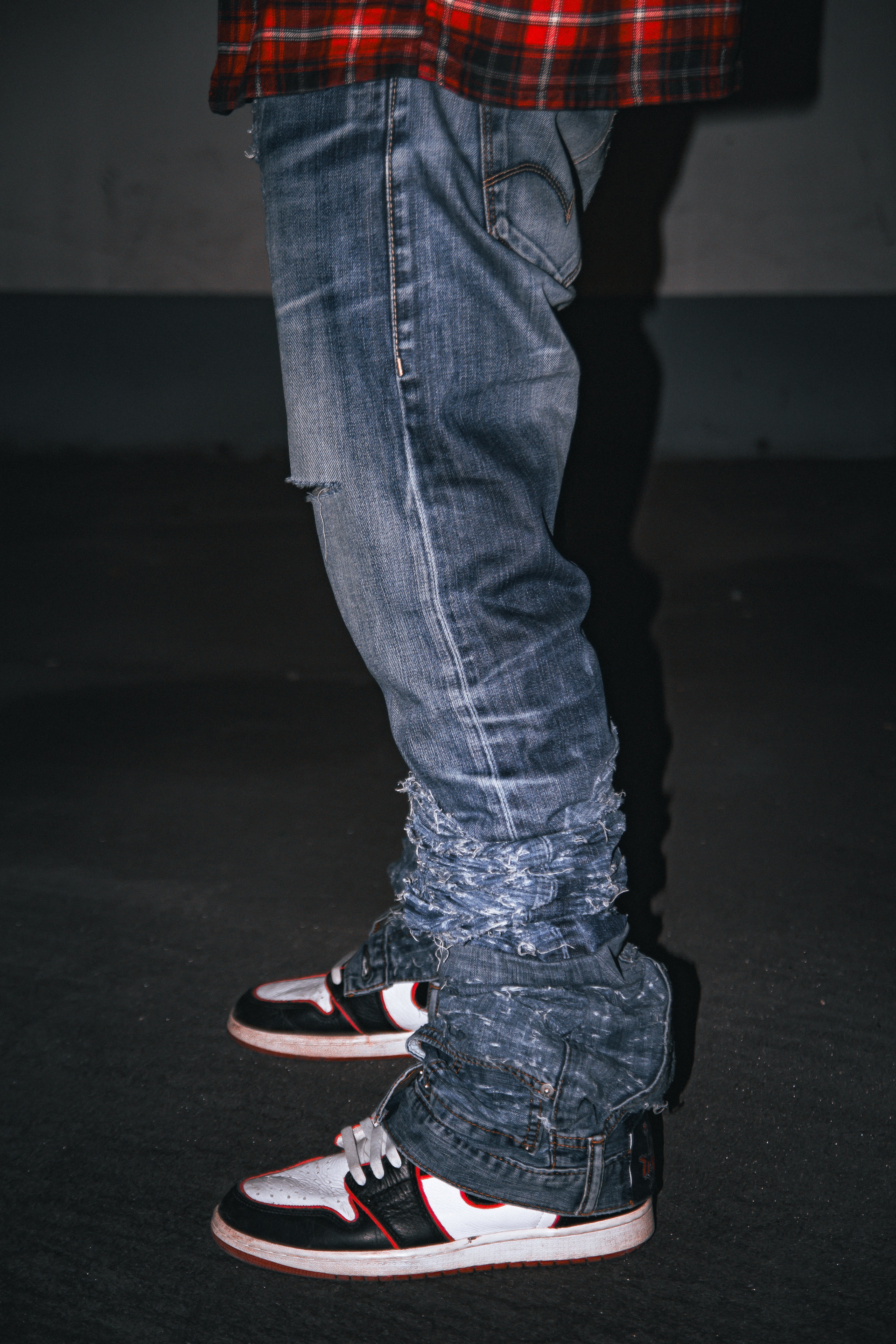 RIPPED BLUE REVERSE DENIM