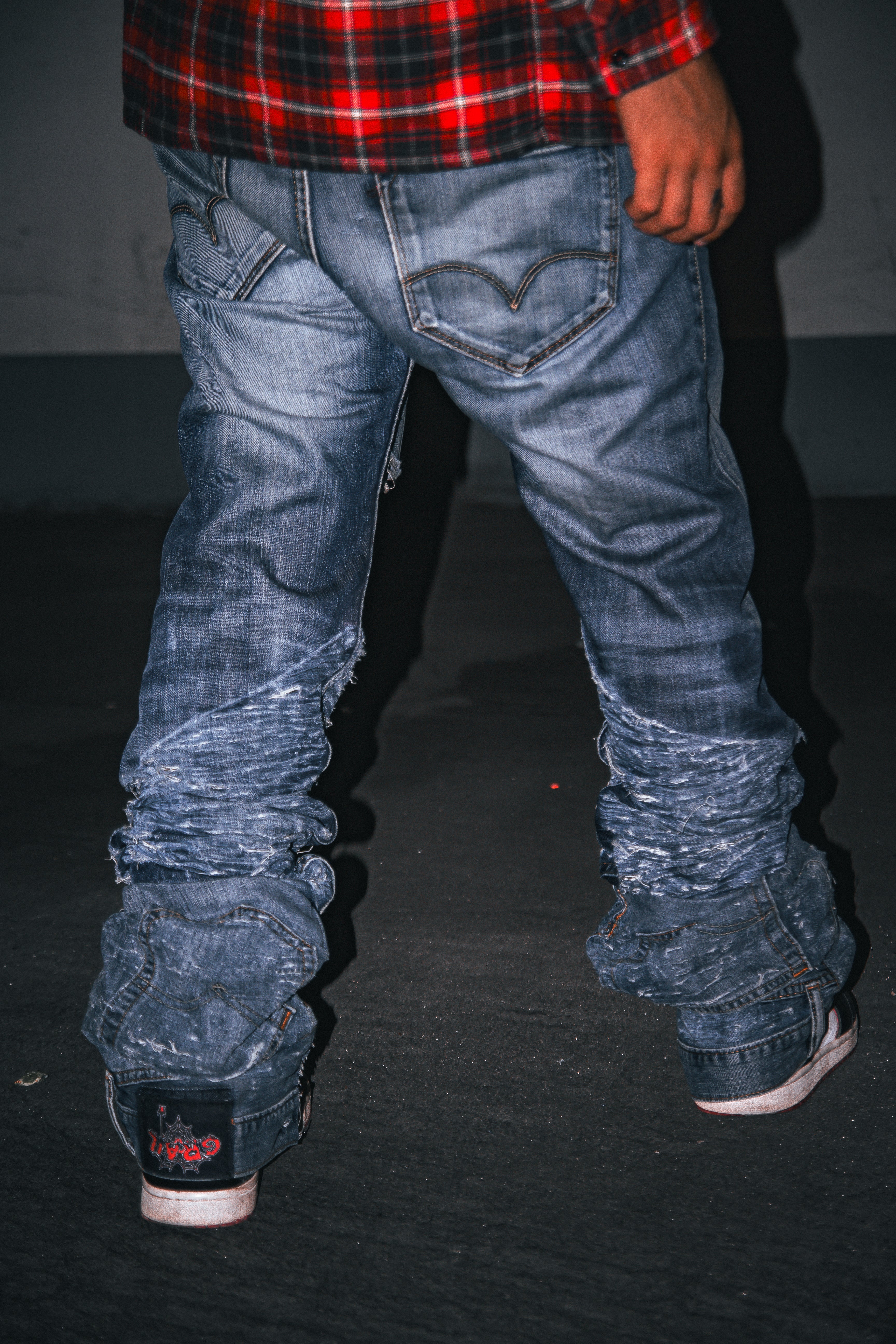 RIPPED BLUE REVERSE DENIM