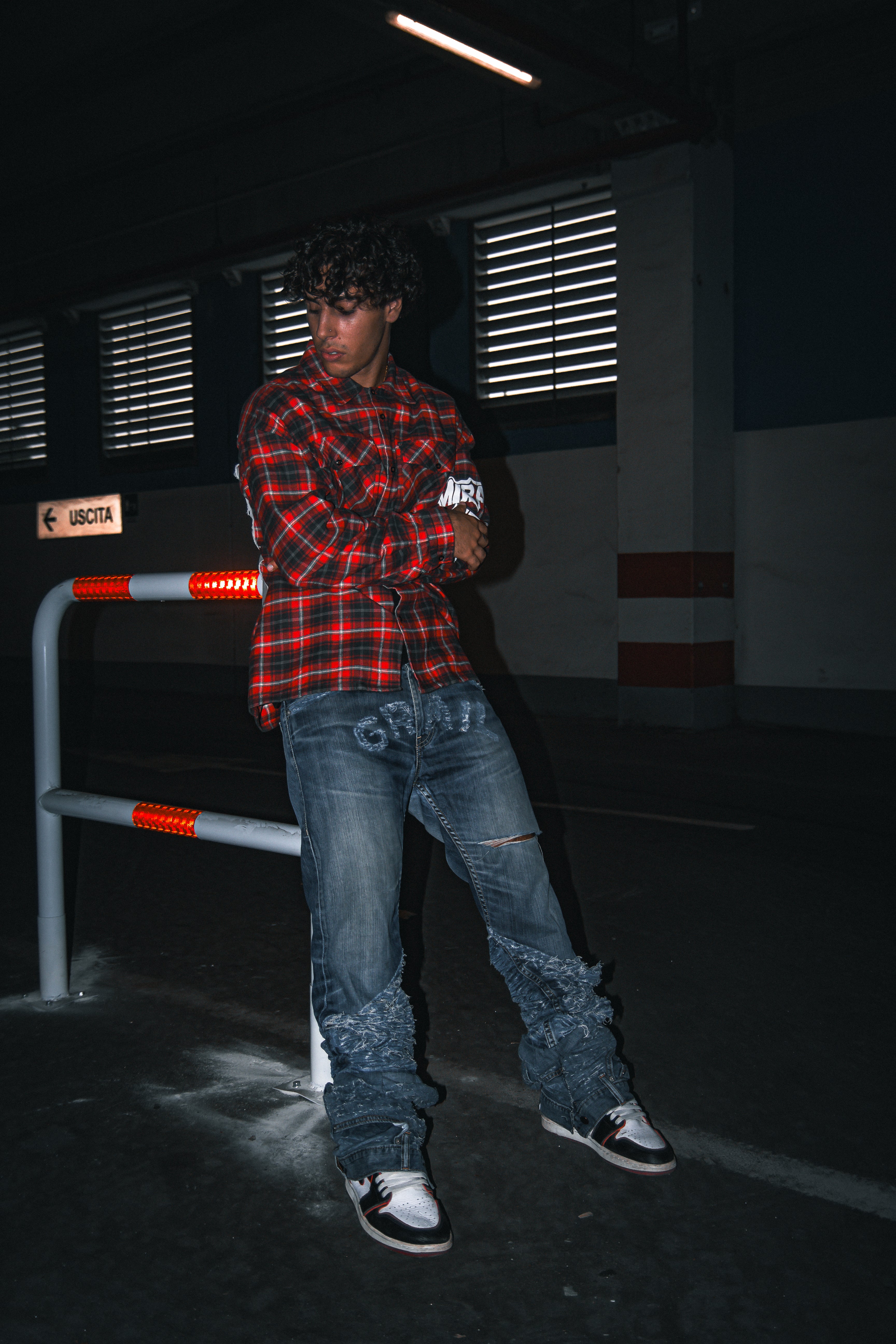 RIPPED BLUE REVERSE DENIM