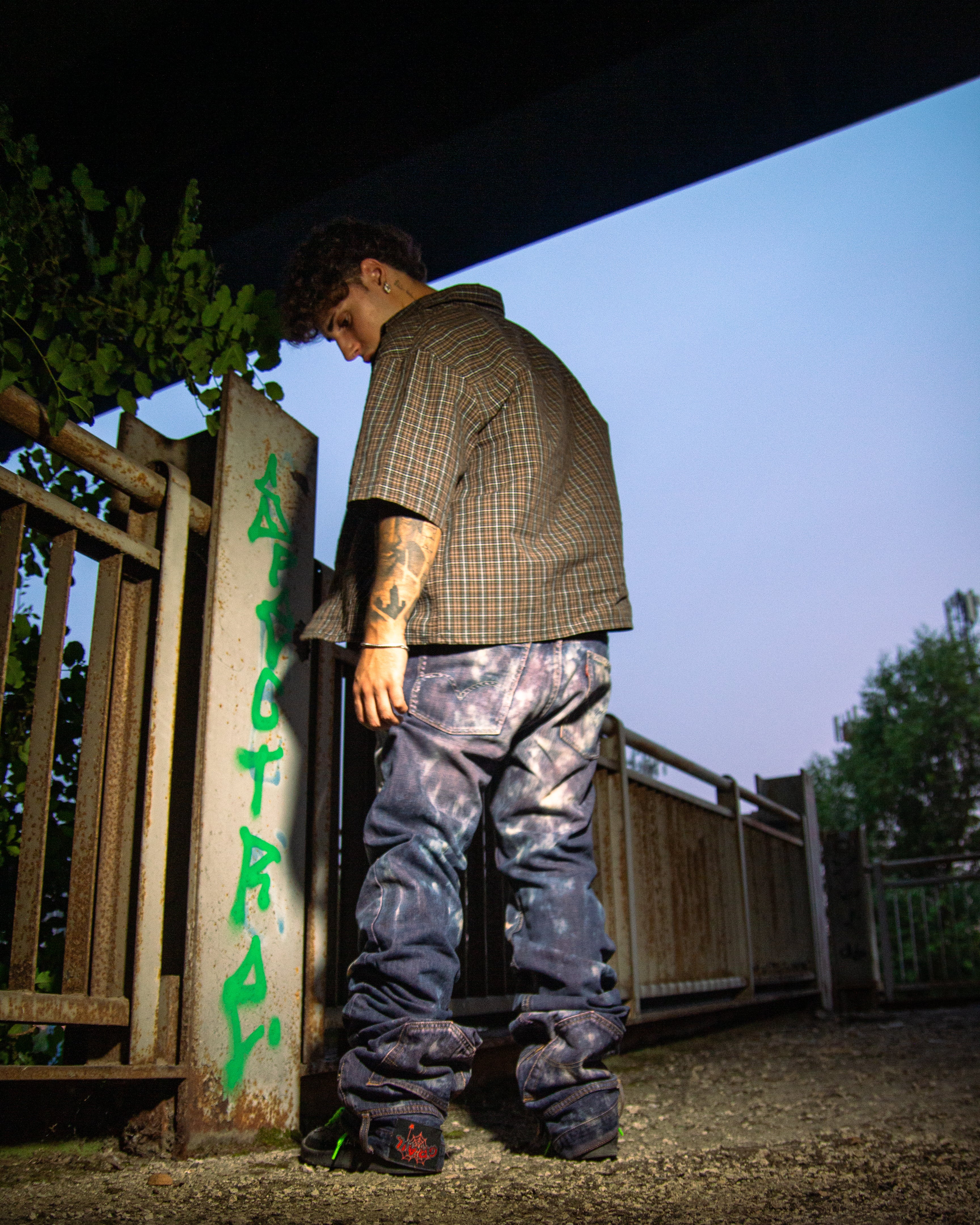 BORDEAUX WASHED REVERSE DENIM