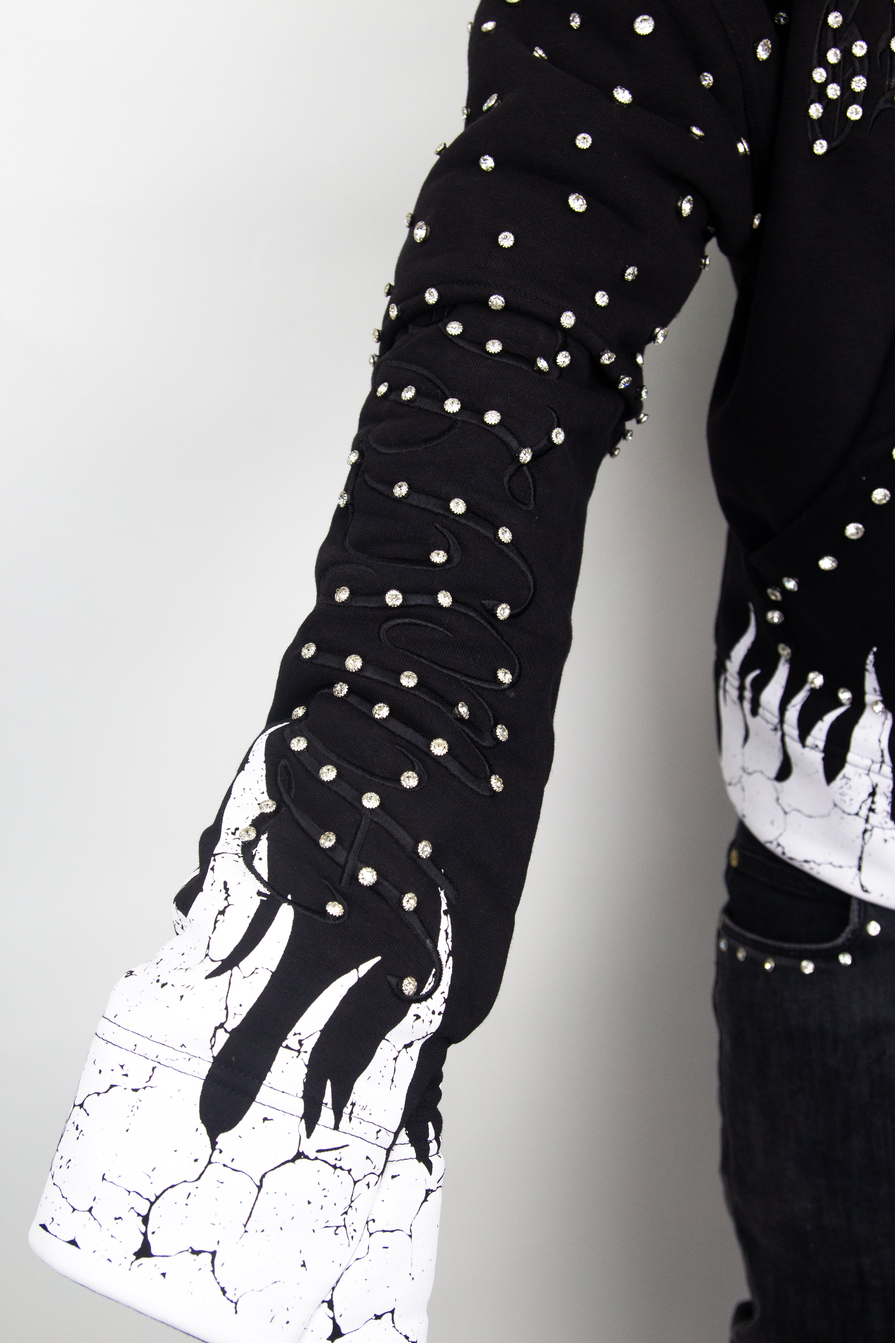 GRAIL BOXY EMBROIDERY SHINE ZIP ( BLACK EDITION )