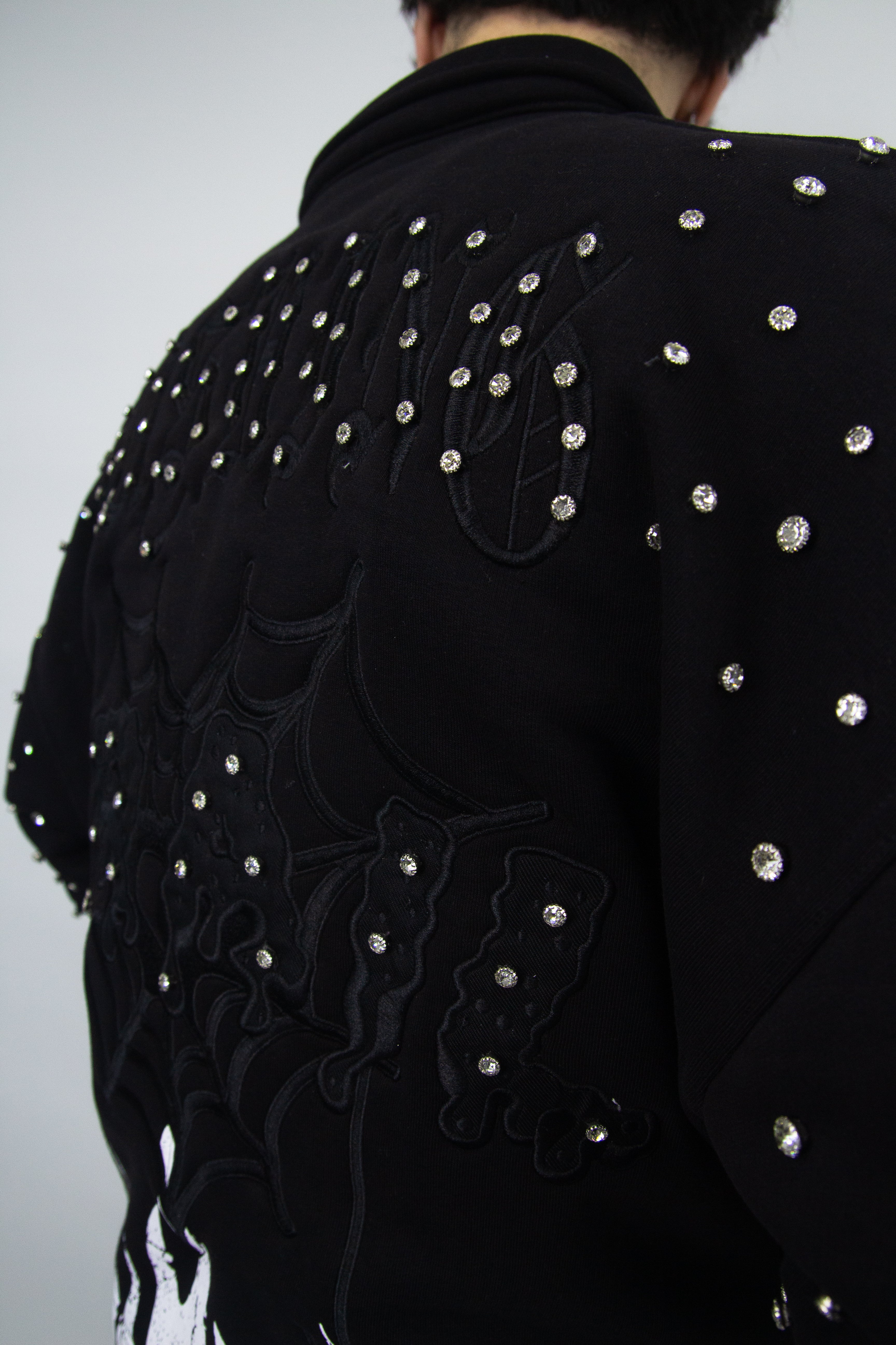 GRAIL BOXY EMBROIDERY SHINE ZIP ( BLACK EDITION )