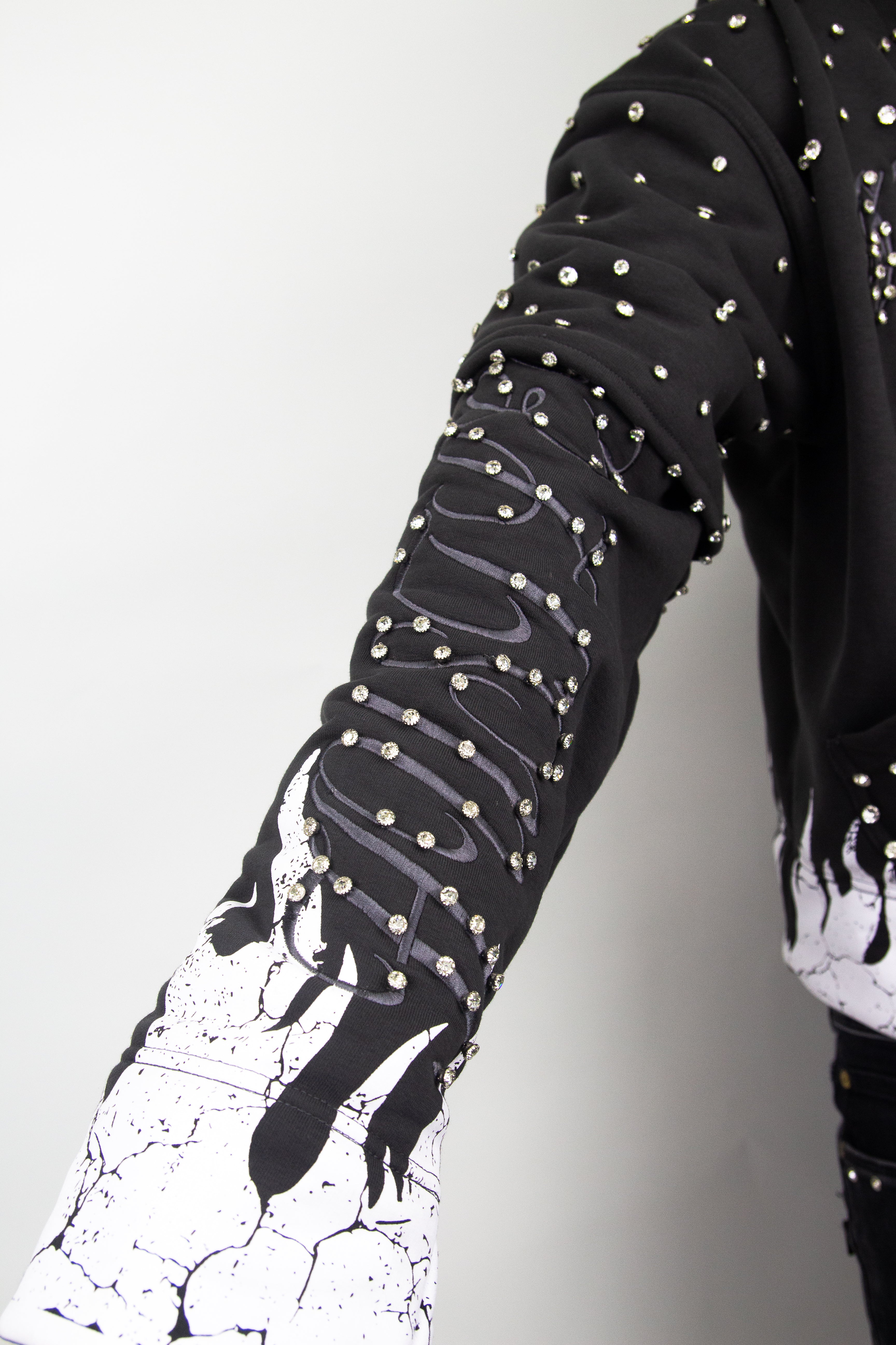 GRAIL BOXY EMBROIDERY SHINE ZIP ( GREY EDITION )