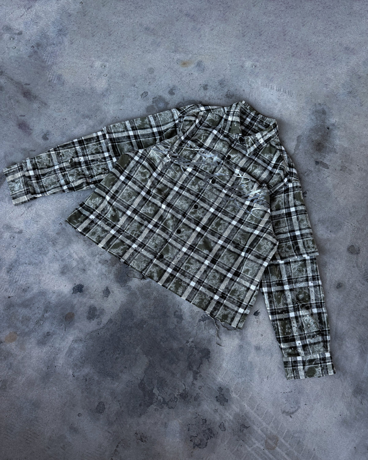 MOSS SHINE DISTRESSED BOXY FLANNEL