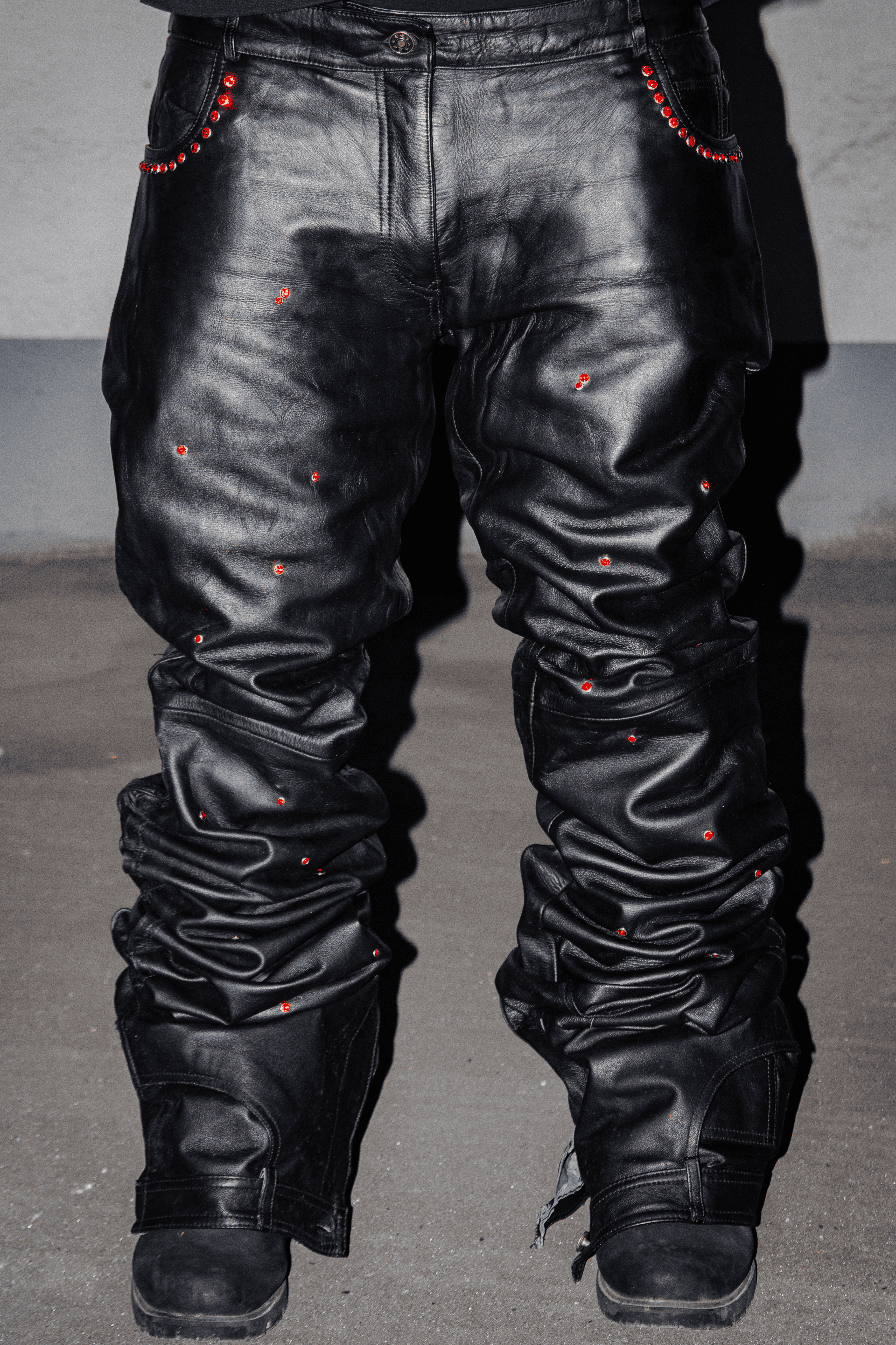 BLACK SHINE RED RUBY REVERSE LEATHER ( ULTRA BAGGY EDITION )