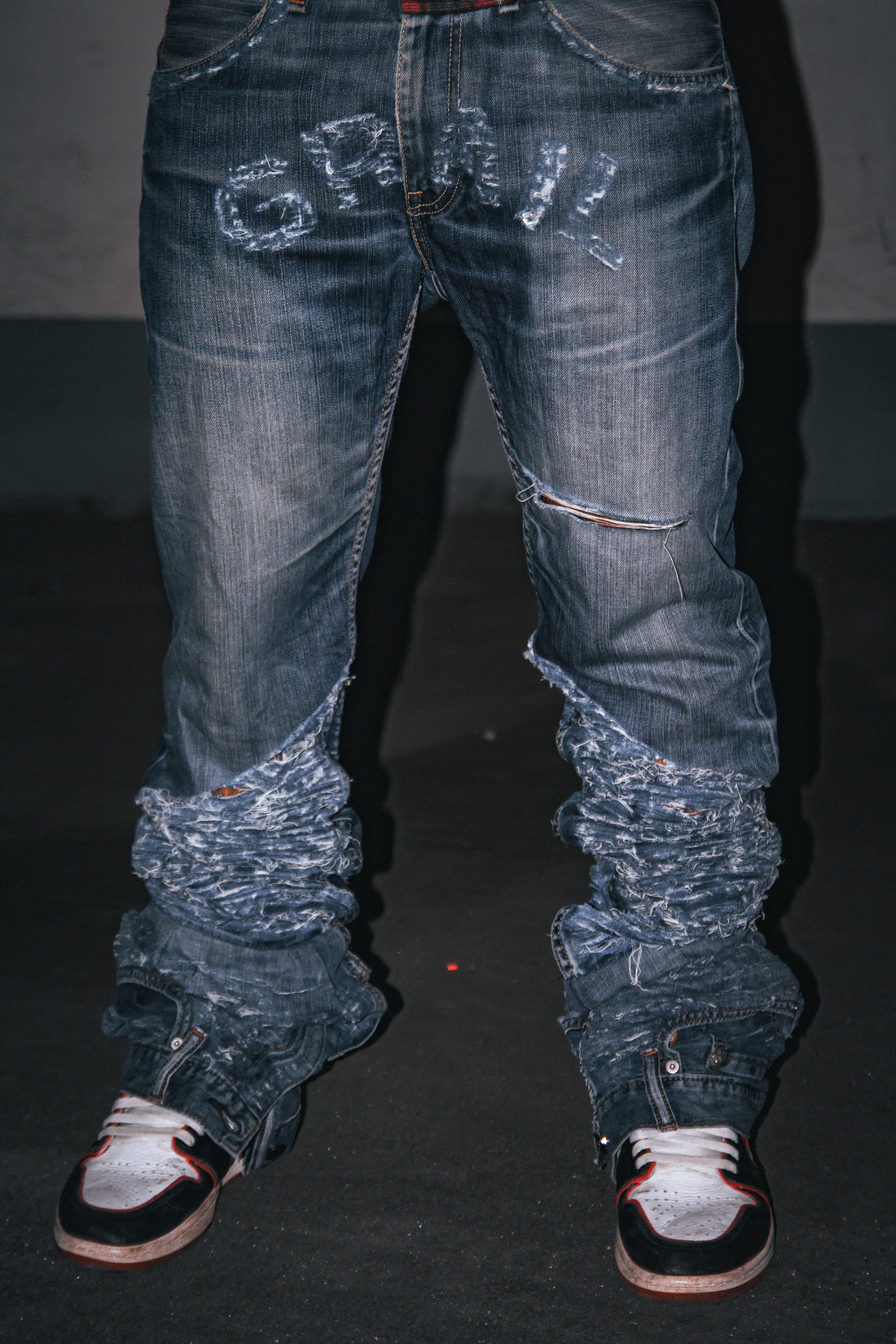 RIPPED BLUE REVERSE DENIM