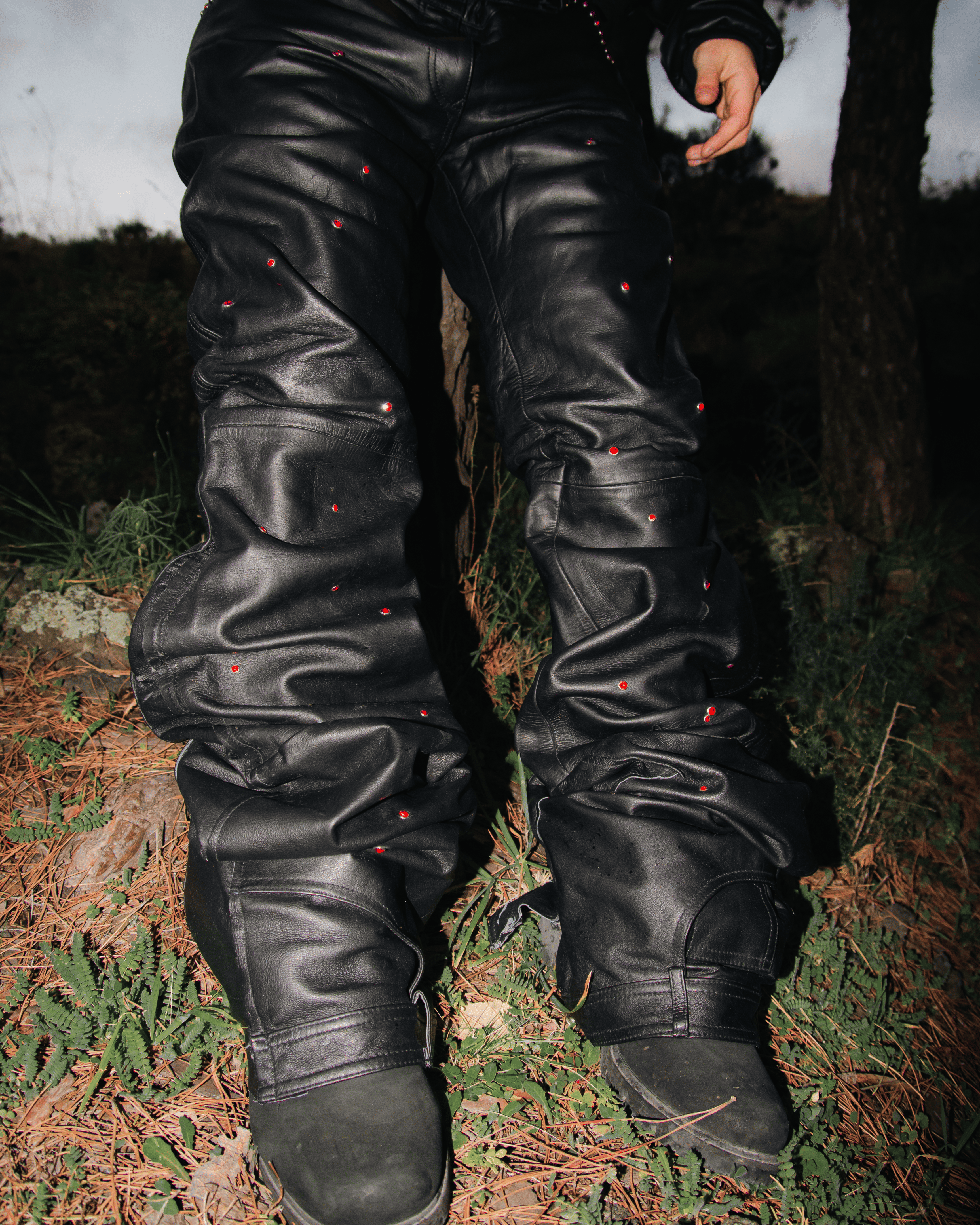 BLACK SHINE RED RUBY REVERSE LEATHER ( ULTRA BAGGY EDITION )