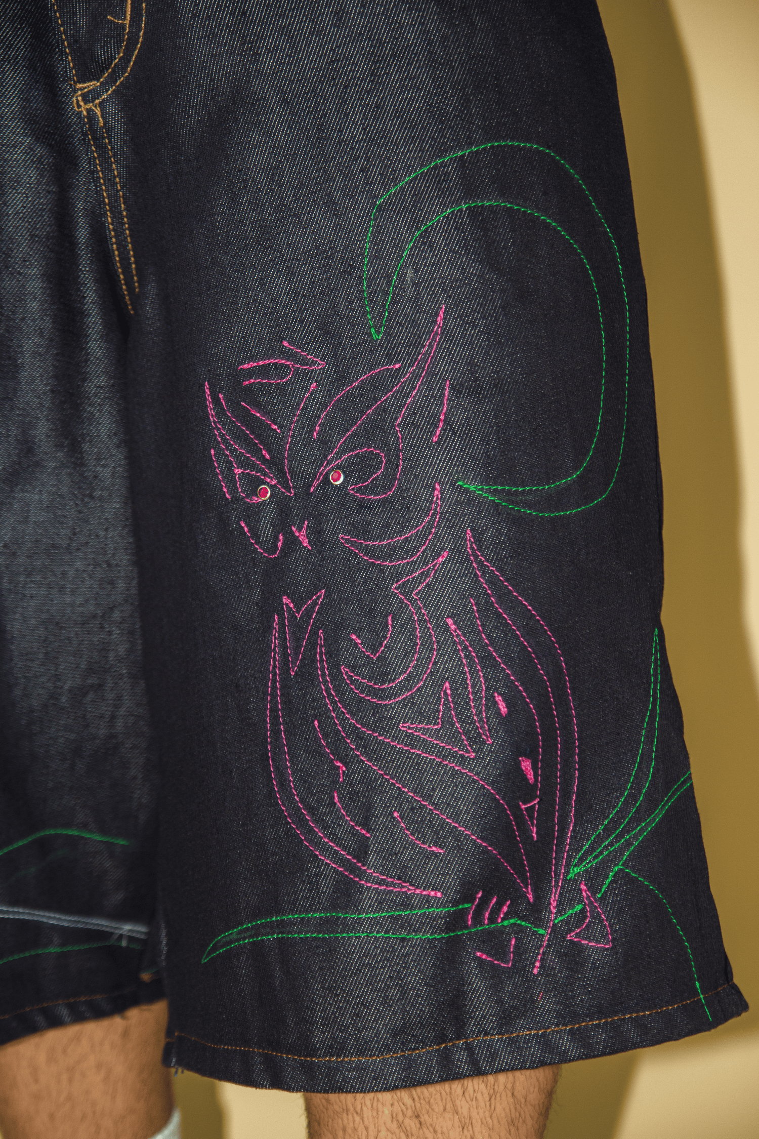 RAW EMBROIDERY SCRATCHED JORTS 1/1