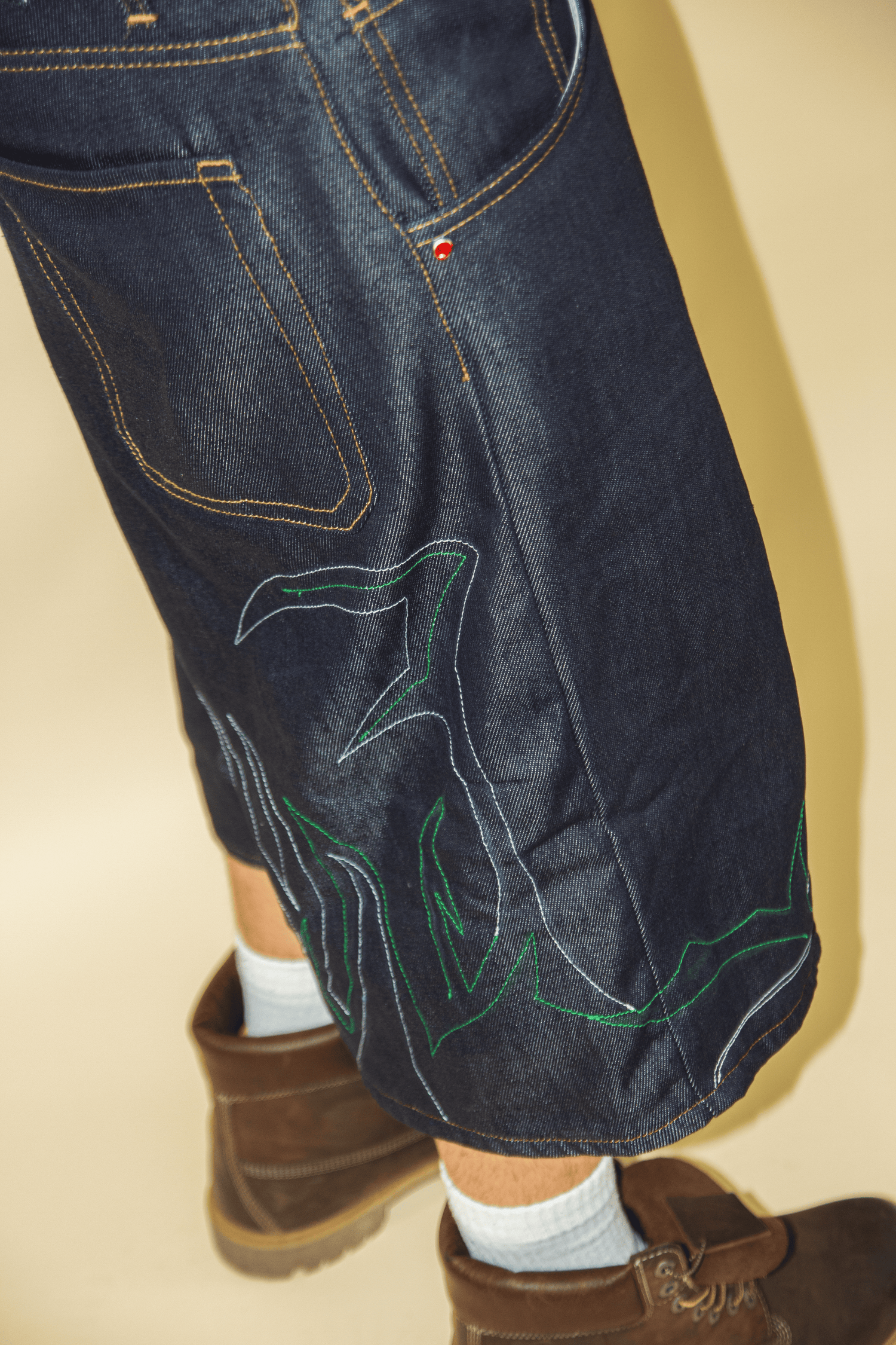 RAW EMBROIDERY SCRATCHED JORTS 1/1