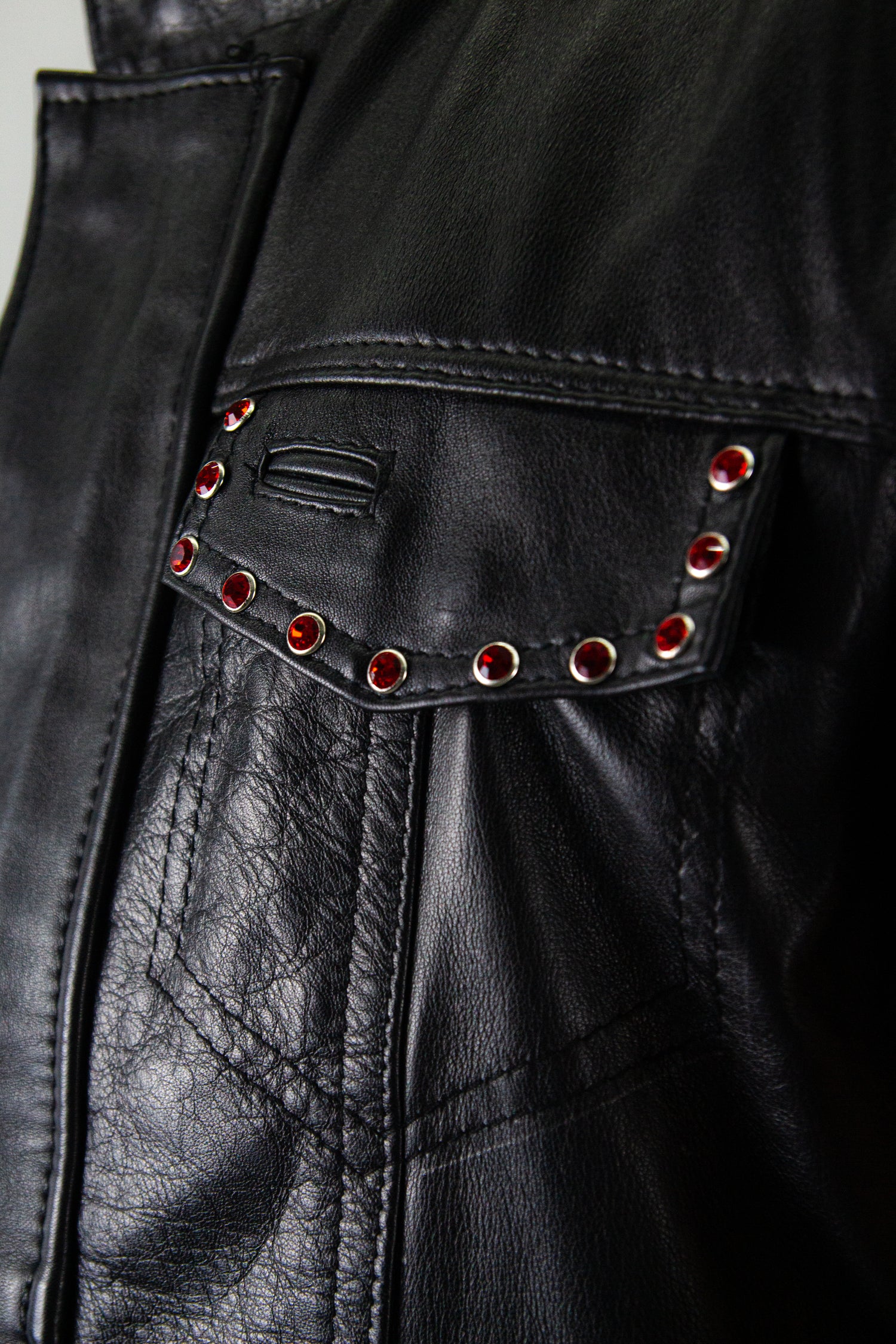 EMBROIDERED SLEEVELESS JACKET - REAL LEATHER