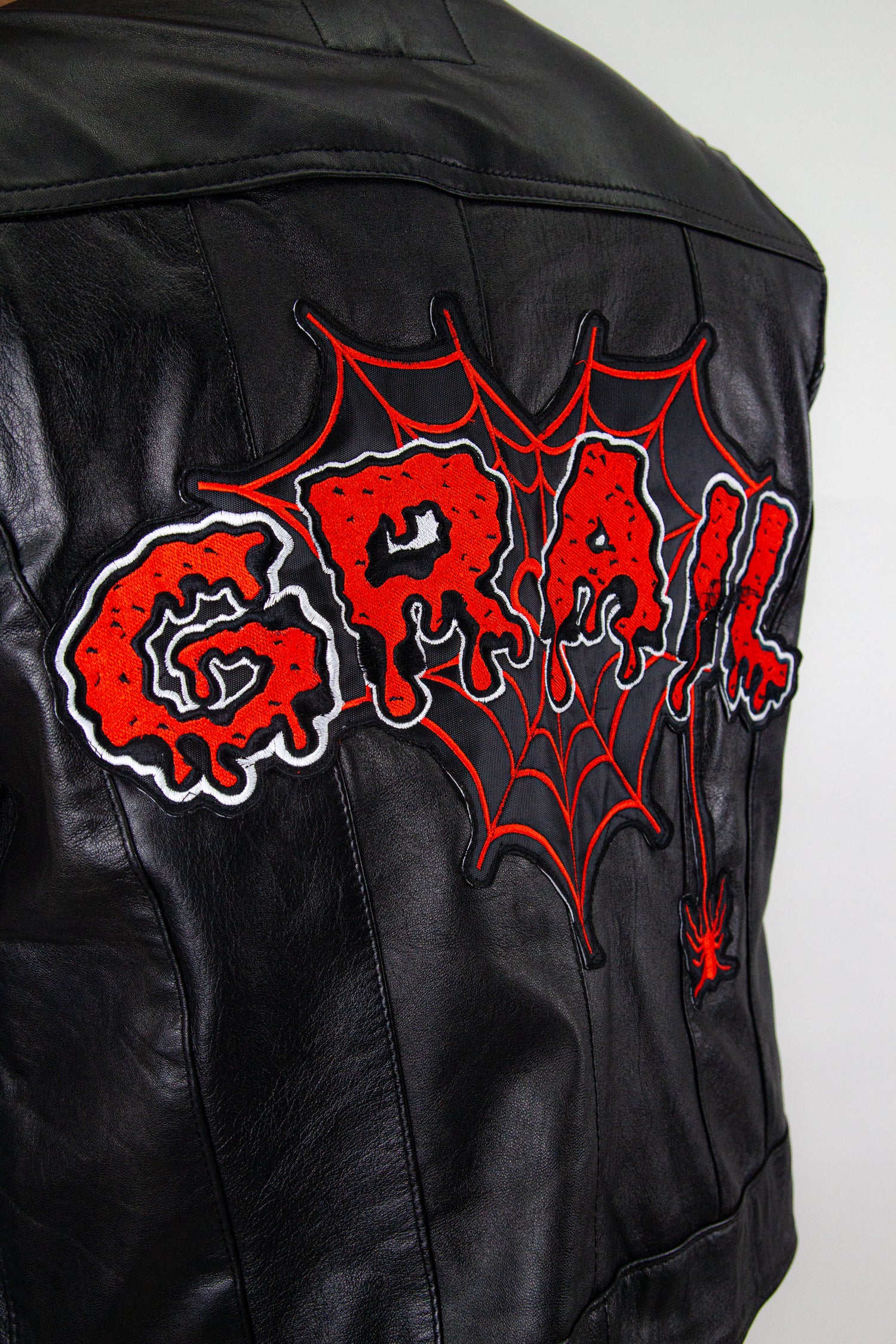 EMBROIDERED SLEEVELESS JACKET - REAL LEATHER