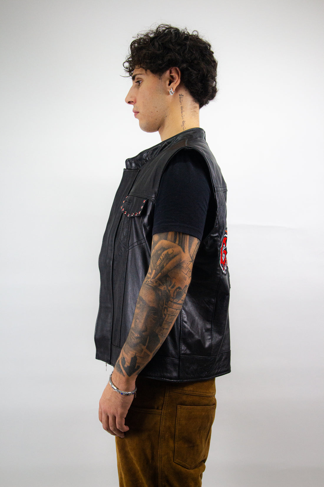 EMBROIDERED SLEEVELESS JACKET - REAL LEATHER