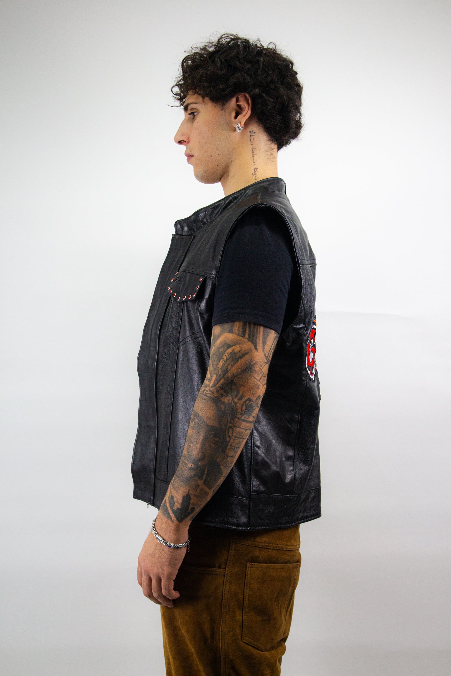EMBROIDERED SLEEVELESS JACKET - REAL LEATHER