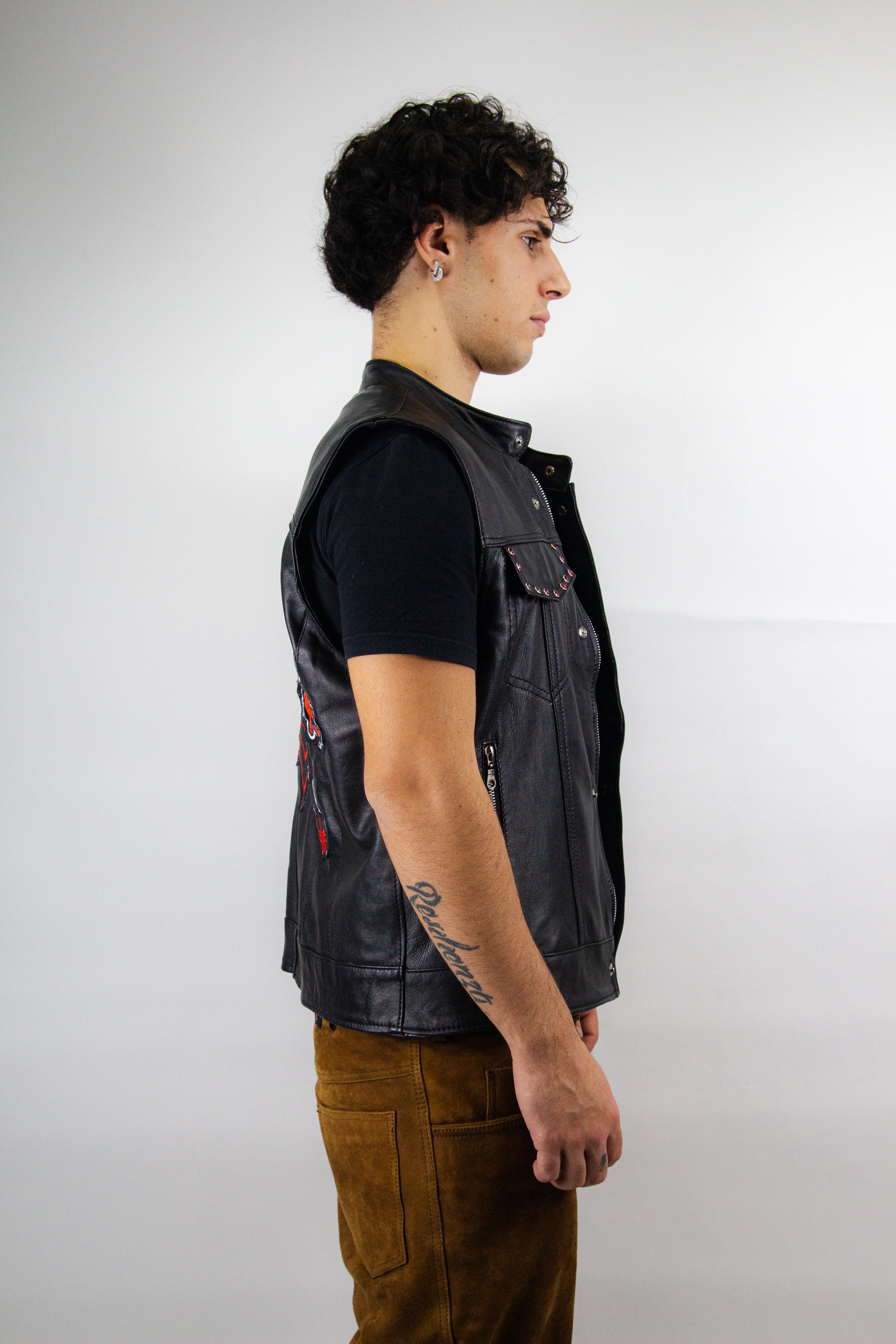 EMBROIDERED SLEEVELESS JACKET - REAL LEATHER