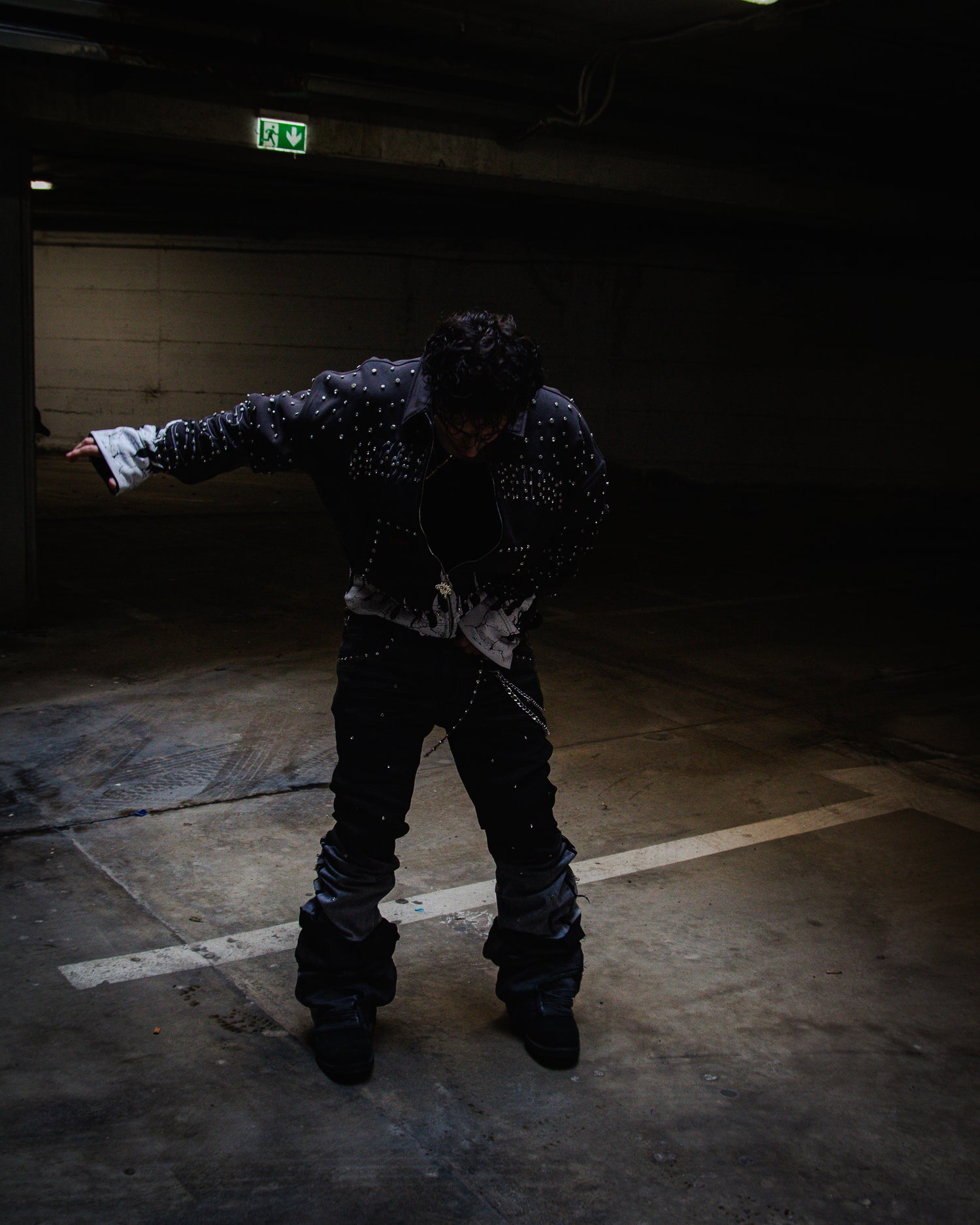 GRAIL BOXY EMBROIDERY SHINE ZIP ( GREY EDITION )