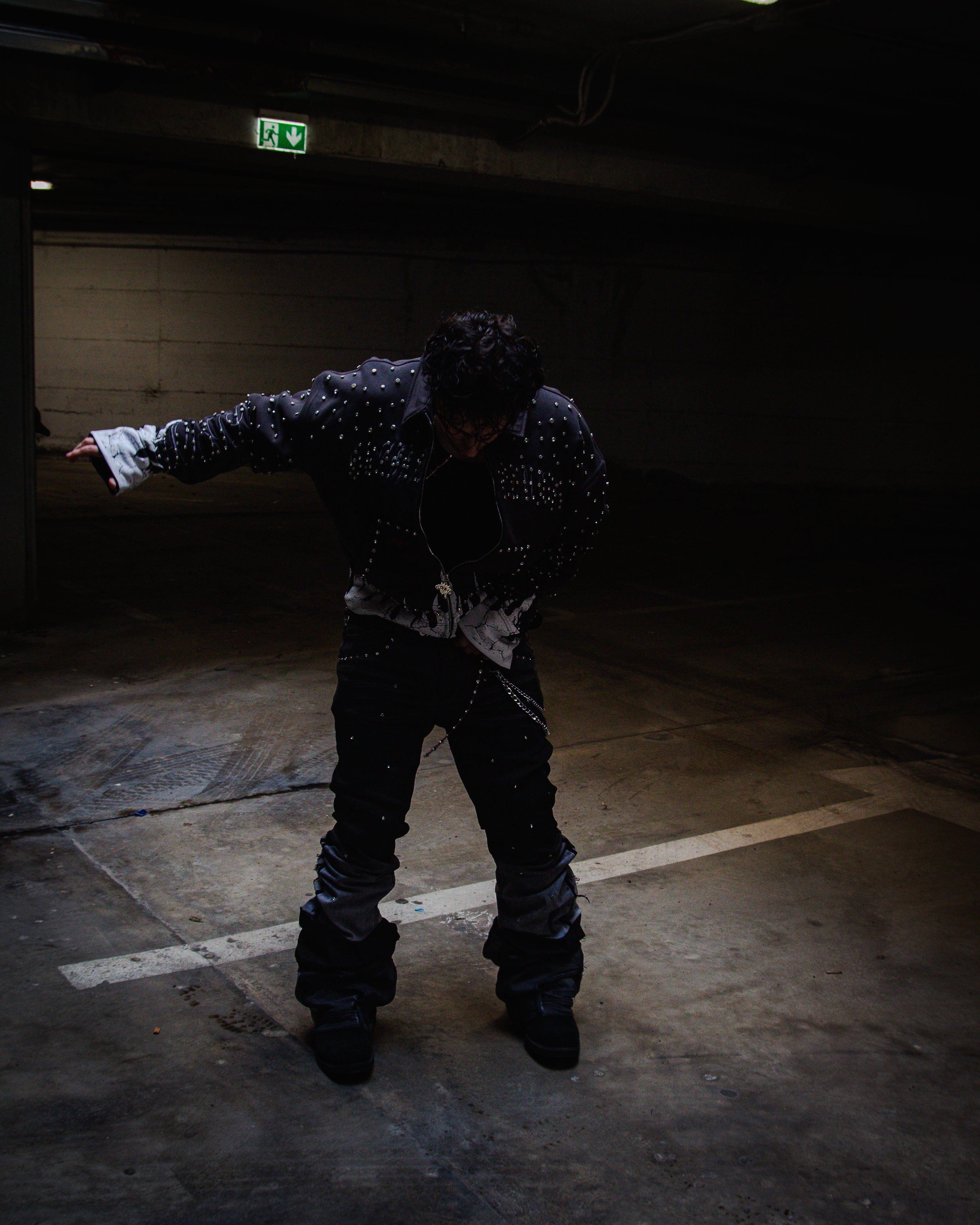 GRAIL BOXY EMBROIDERY SHINE ZIP ( GREY EDITION )