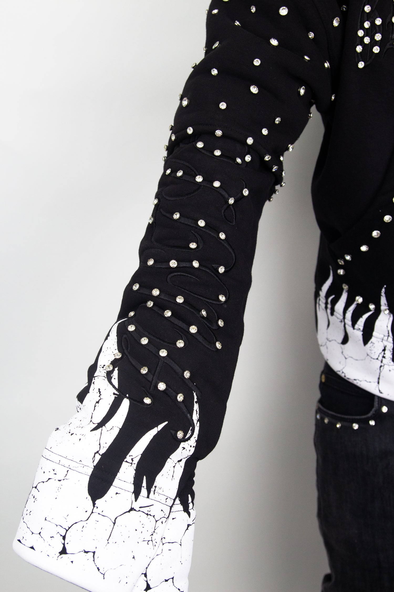 GRAIL BOXY EMBROIDERY SHINE ZIP ( BLACK EDITION )