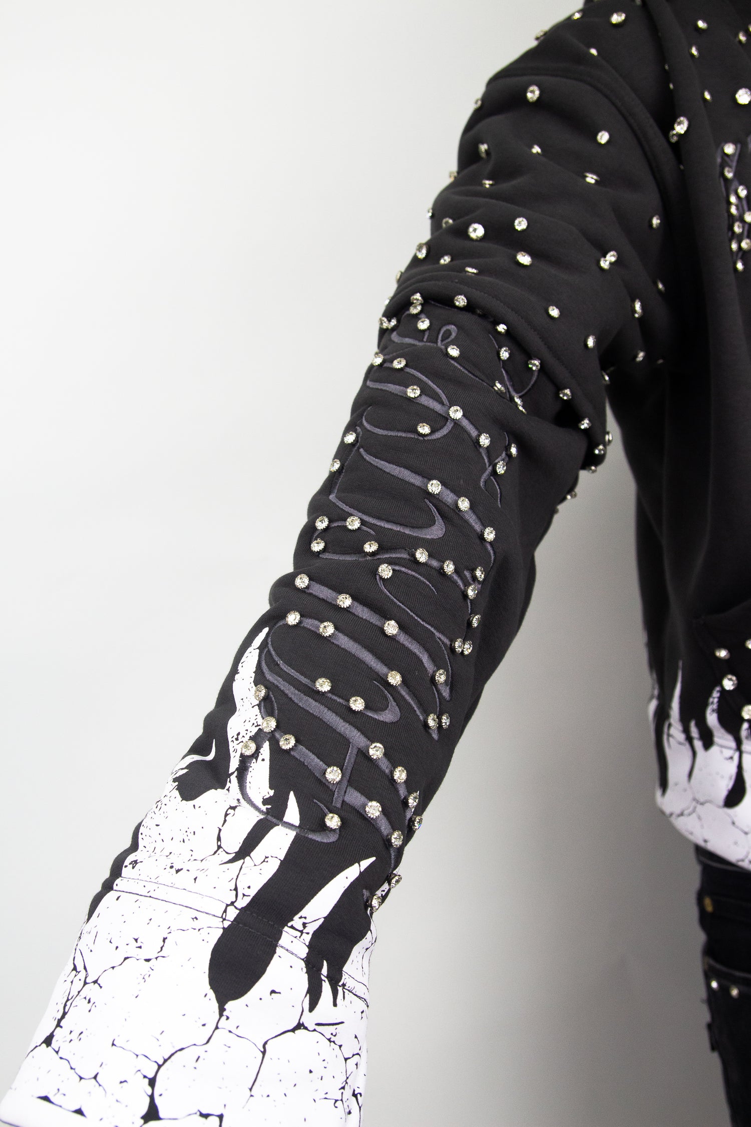 GRAIL BOXY EMBROIDERY SHINE ZIP ( GREY EDITION )