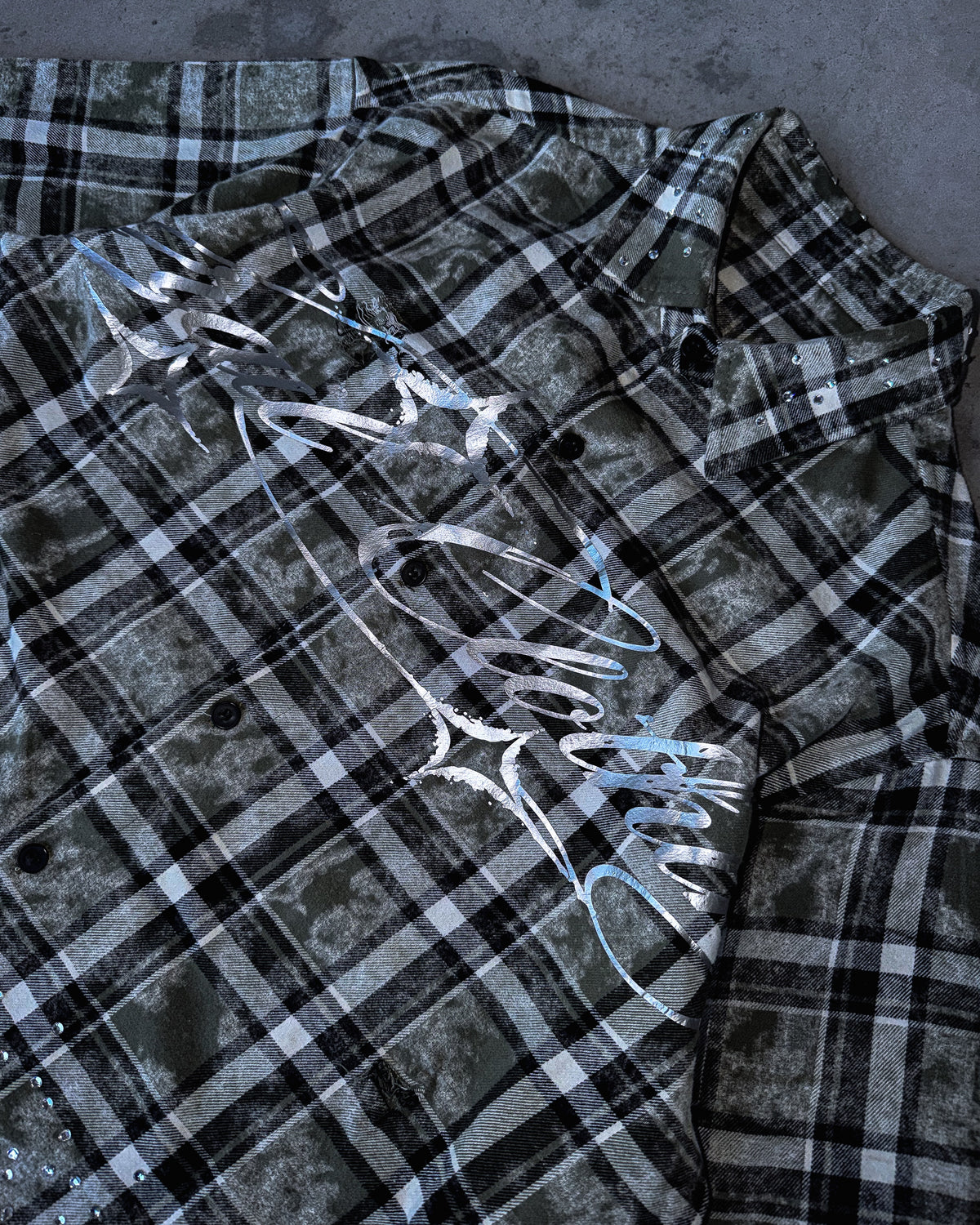 MOSS SHINE DISTRESSED BOXY FLANNEL